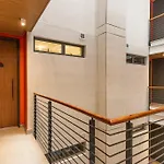 Luxury 1 Bed Apartment In Spectacular Location